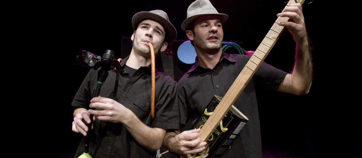 “Kacharristán”, llega esta semana al Teatro Góngora, de la mano del dúo Vibra-Tó, formado por Joaquín Sánchez y Miguel Guinea que