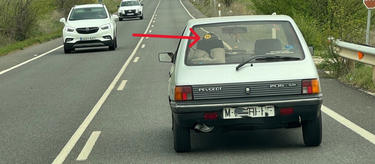 La pegatina que distingue un coche como histórico