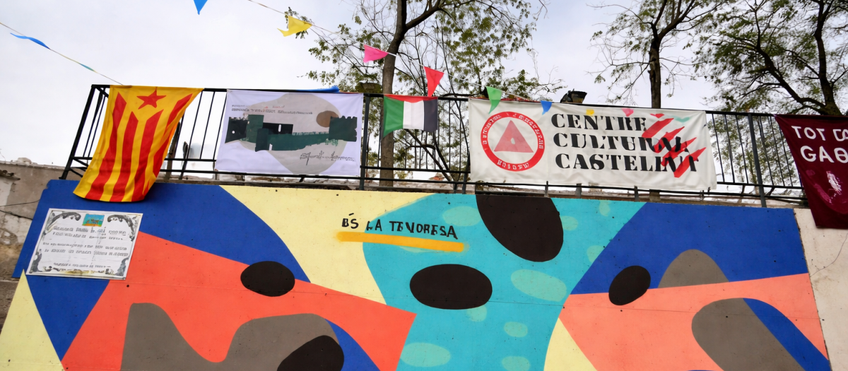 Estelada colocada en un acto gastronómico en Castalla (Alicante)