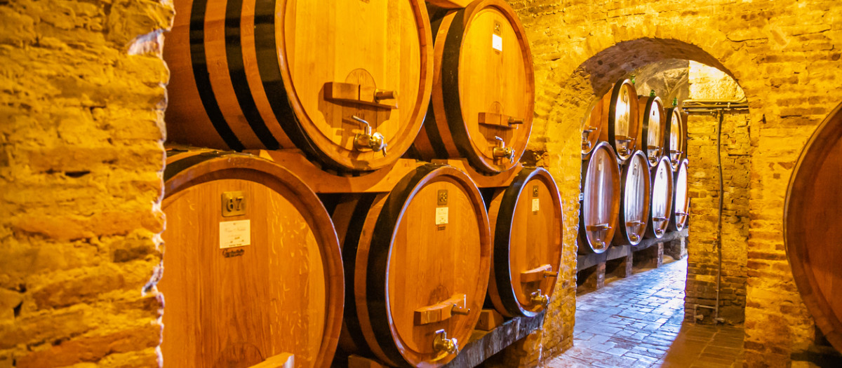 Interior de una bodega del Vino Nobile di Montepulciano