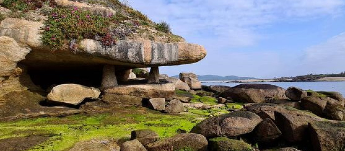 La cueva que te dejará sin palabras en una playa de Galicia