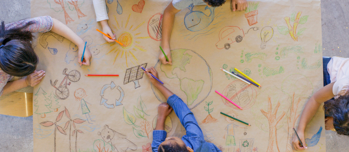 Niños dibujando
