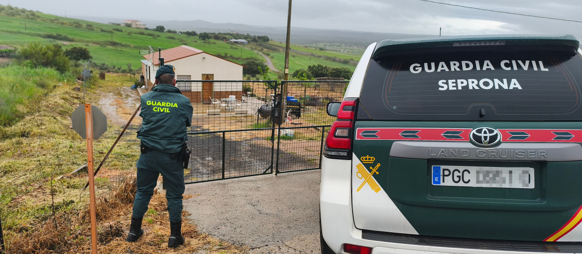 La Guardia Civil investiga a dos personas en Santa Eufemia como presuntos autores de dos delitos contra la ordenación del territorio y urbanismo