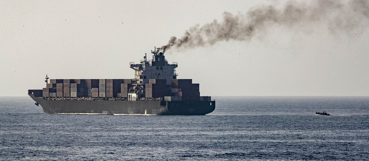 Buque iraní retenido por la Marina de EE.UU.
