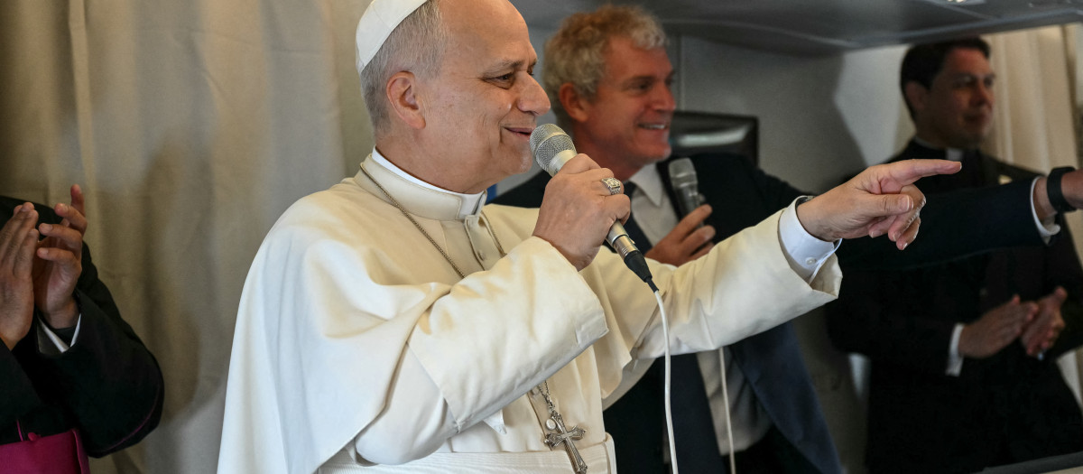 El Papa responde a las preguntas de los periodistas