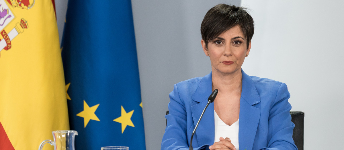 La ministra de Vivienda y Agenda Urbana, Isabel Rodríguez, durante una rueda de prensa posterior al Consejo de Ministros, a 21 de abril de 2026