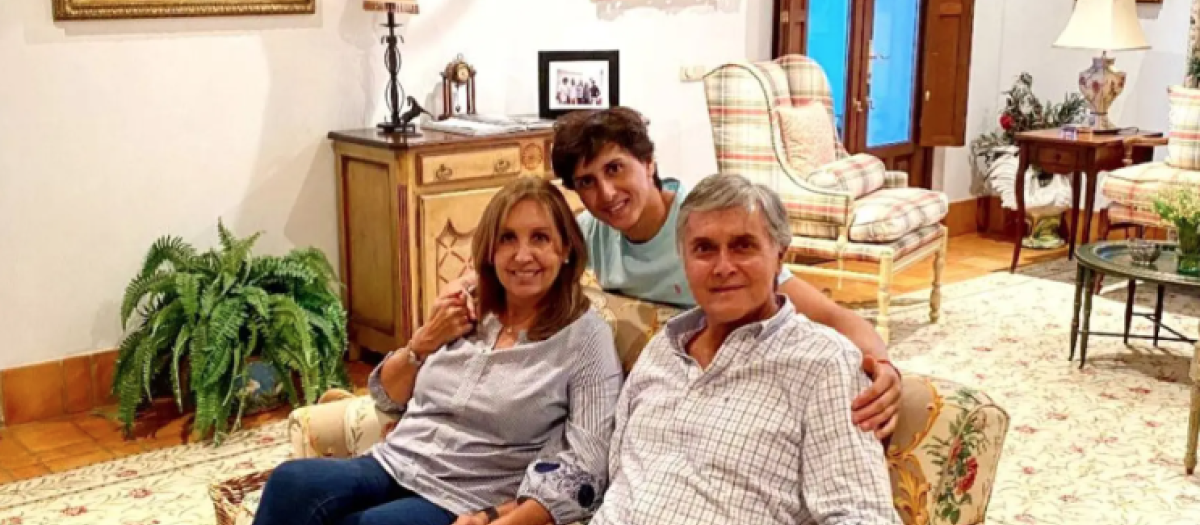 Andrés Roca Rey con sus padres