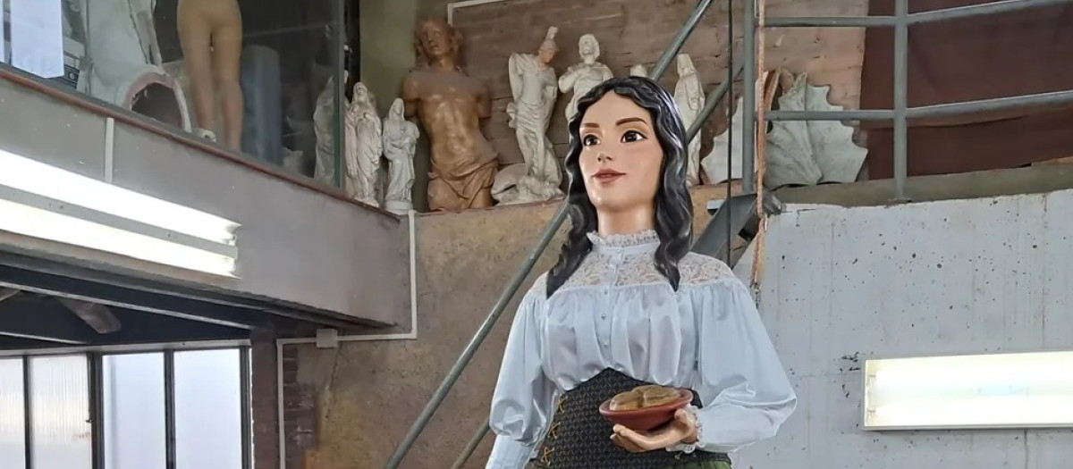 Uno de los últimos gigantes construidos por Mujal, bautizado como "Lourdes"