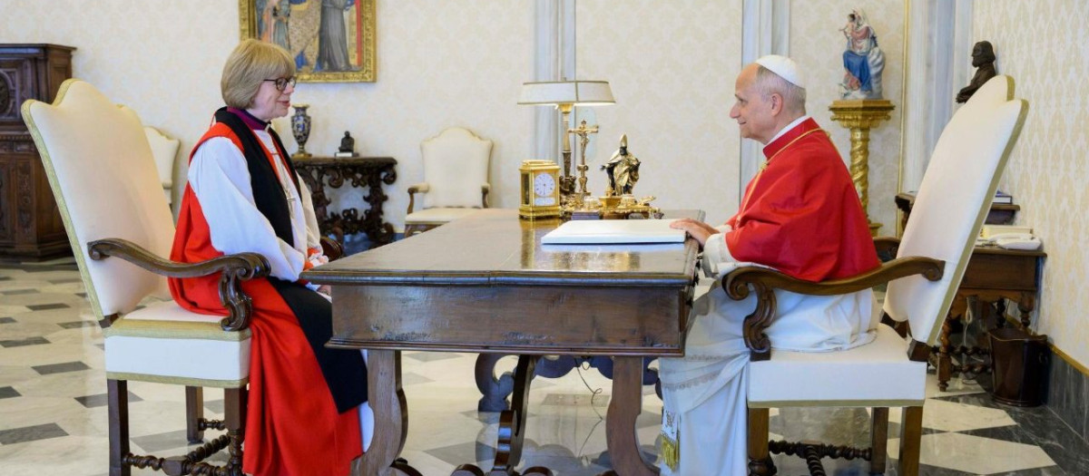 La 'arzobispa' Mullally en la audiencia privada con León XIV