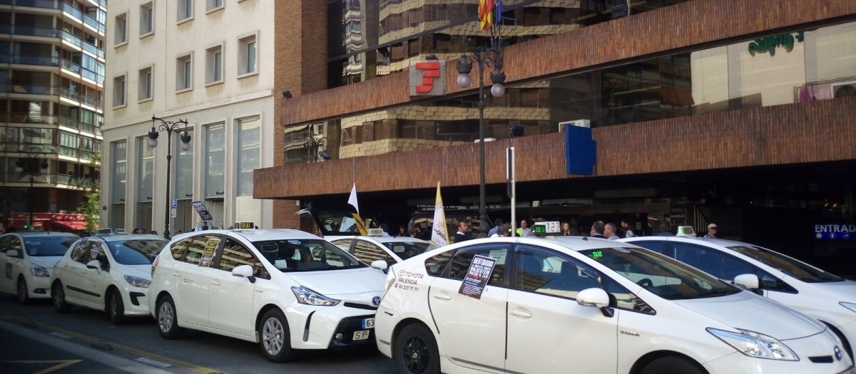 Imagen de una protesta de taxistas en Valencia
