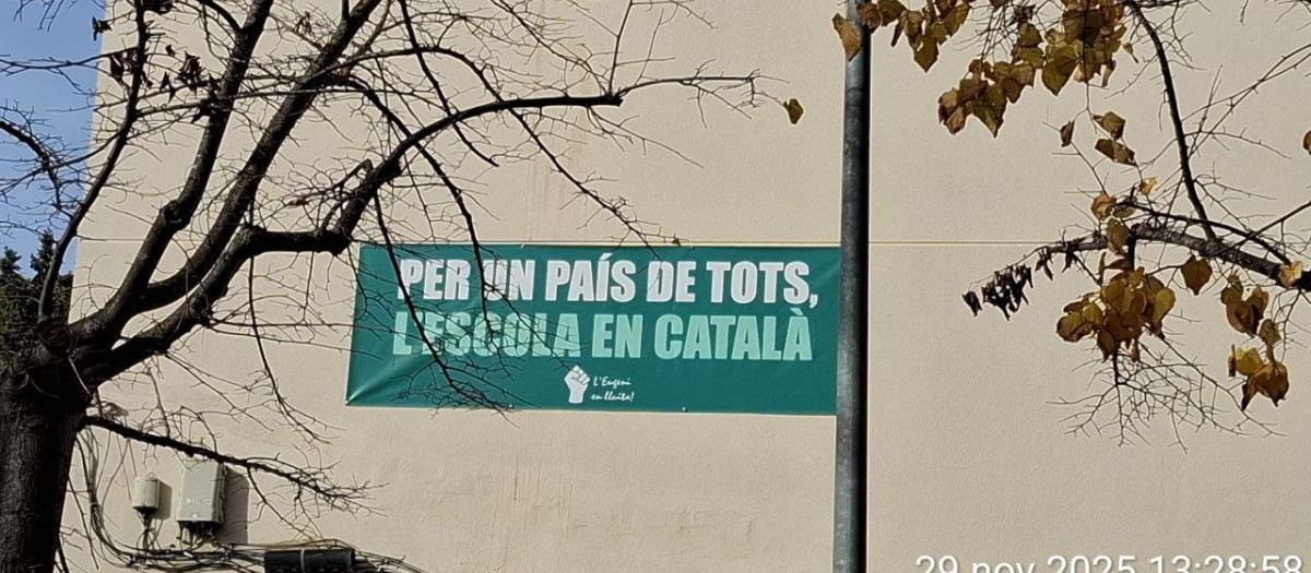 Pancarta en el instituto Eugeni d'Ors de Vilafranca del Penedès (Barcelona)