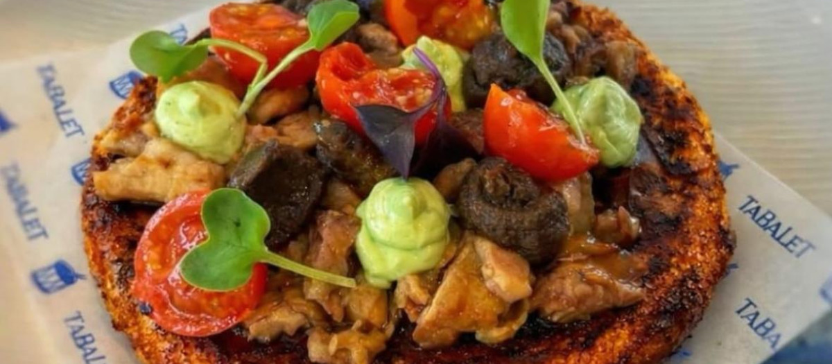 Imagen de una de las cocas valencianas participantes en la ruta Ambar 2026