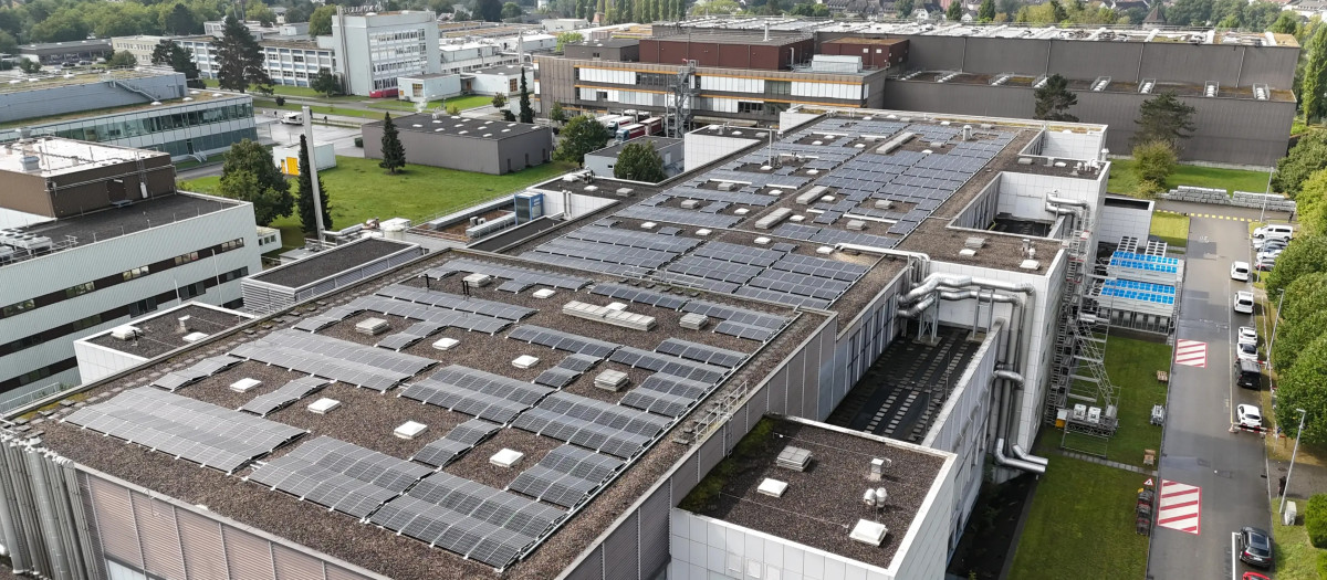Placas solares en la fábrica de Novartis, en Suiza