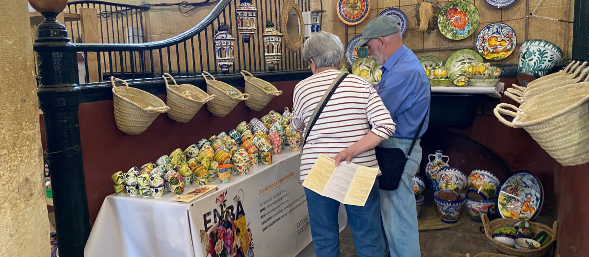 Feria de Cerámica de La Rambla (Enbarro) en las Caballerizas Reales de Córdoba