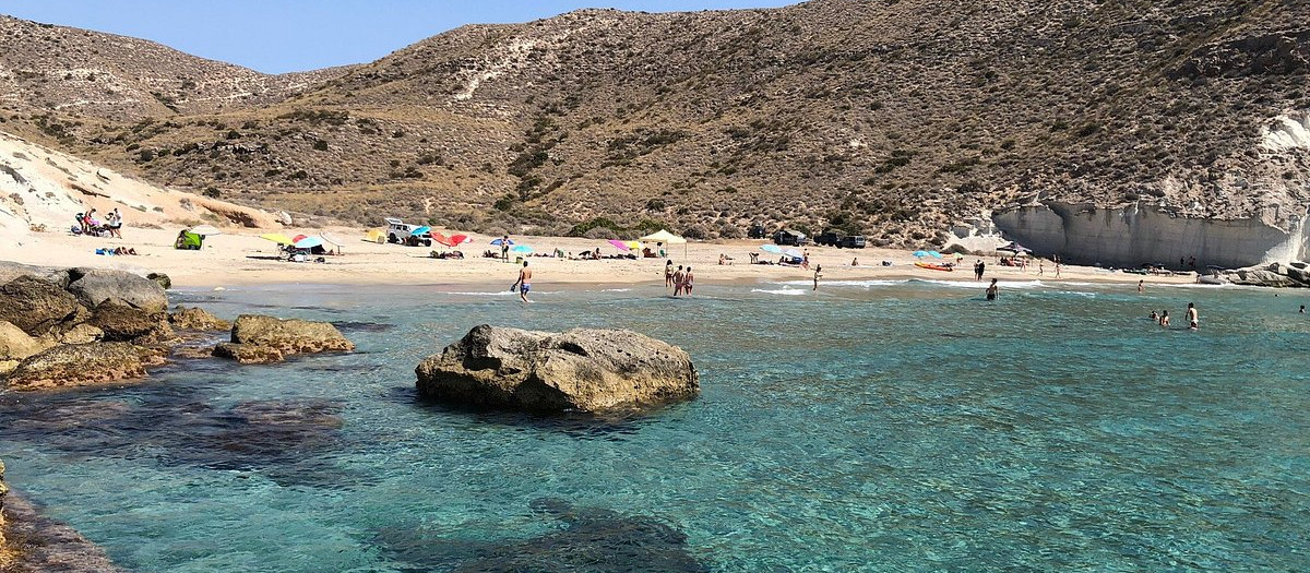 Cala de Enmedio conserva uno de los paisajes más reconocibles del litoral almeriense