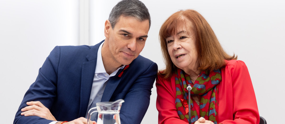 Pedro Sánchez y Cristina Narbona