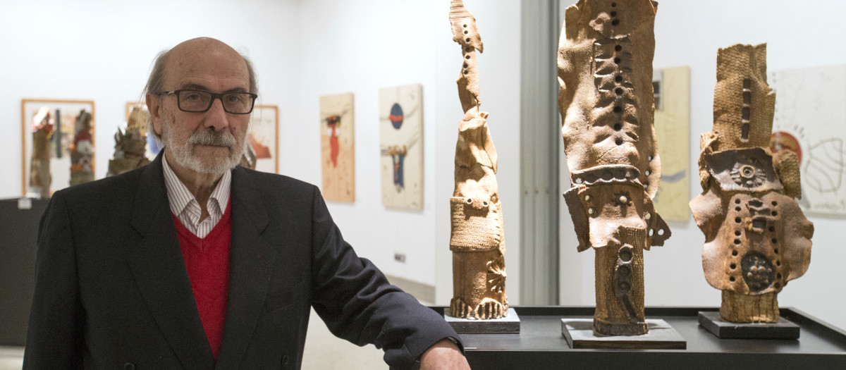 El artista Andrés Coello durante la presentación de su exposición,  'Cincuenta de ochenta'