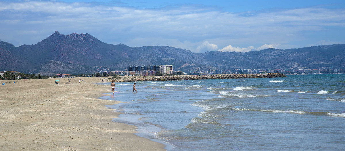 Imagen de la playa El Serradal del Castellón que ha recuperado la bandera azul