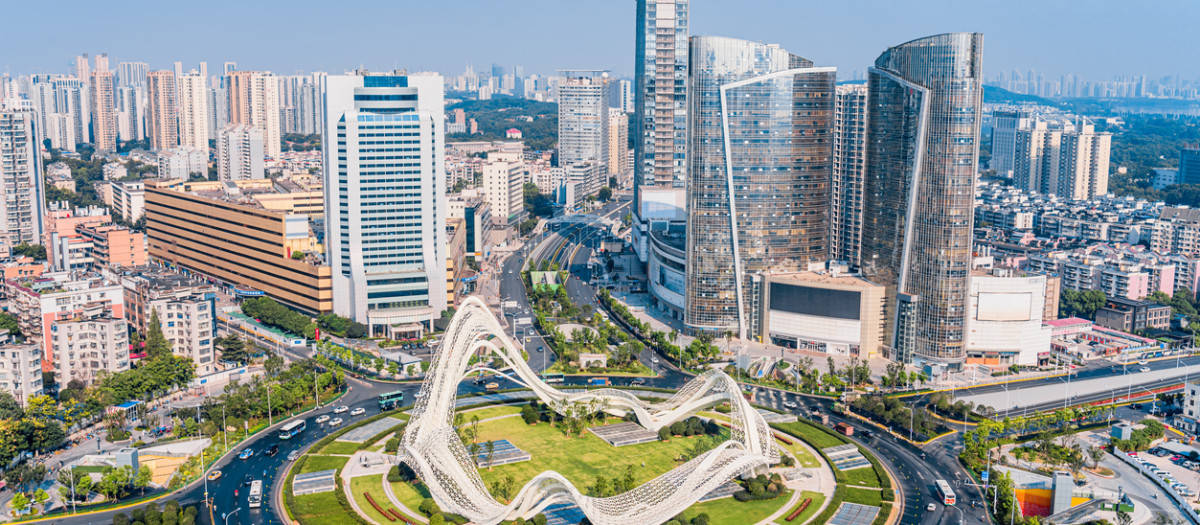 Vista de ángulo alto de la ciudad del valle de Wuhan