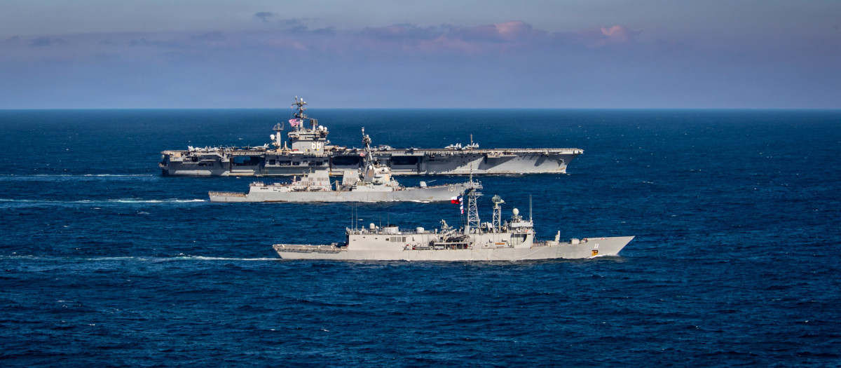 El portaviones USS Nimitz de la Armada de EE.UU. durante ejercicios militares en el Pcífico Sur