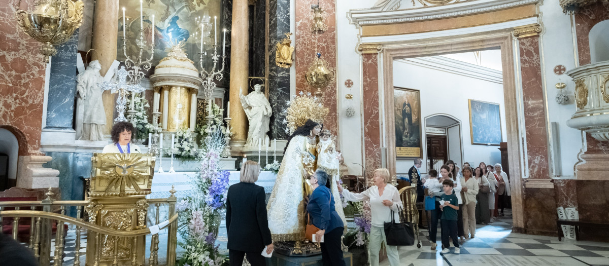 Imagen del Besamanos a la Virgen de los Desamparados de Valencia