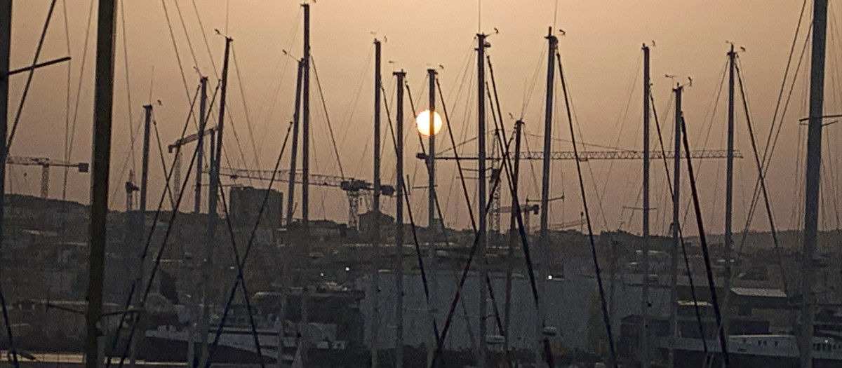 Vista del polvo en suspensión en la ciudad, a 4 de marzo de 2026, en Vigo