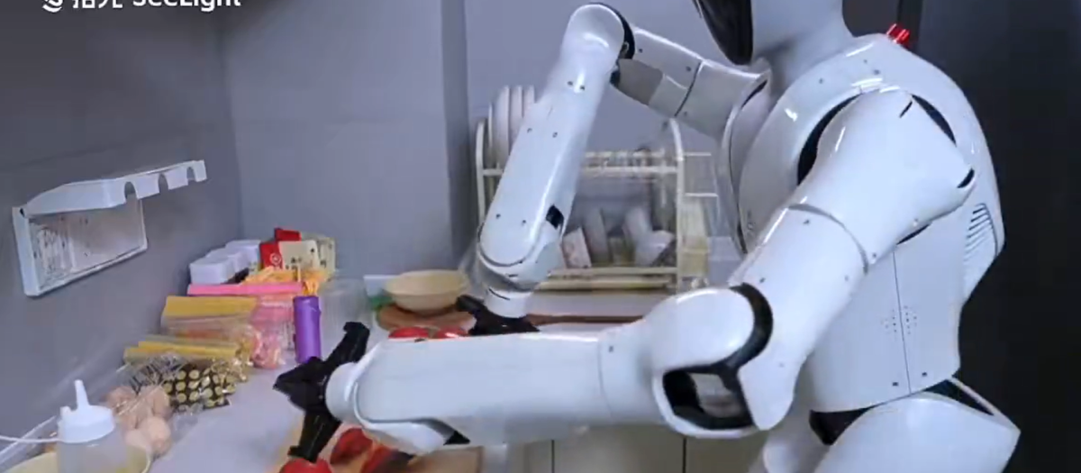 El robot de GigaAI, SeeLight S1, cortando unas verduras