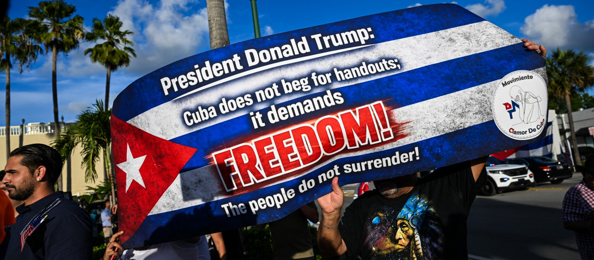 Disidentes cubanos se manifiestan en Miami, Florida demandando la libertad de Cuba