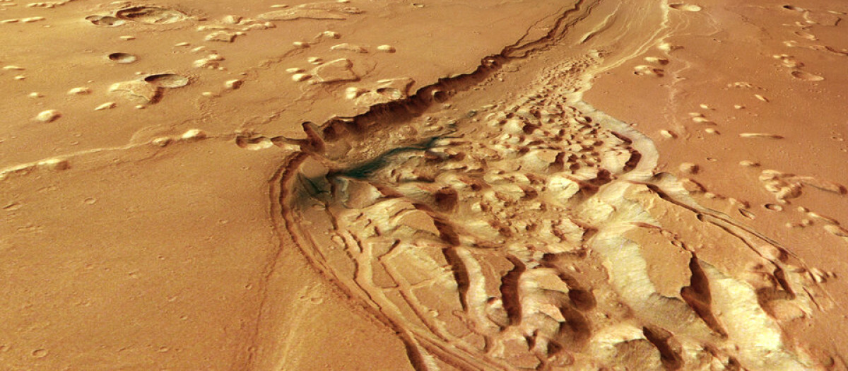 La sonda Mars Express visita Shalbatana Vallis en Marte