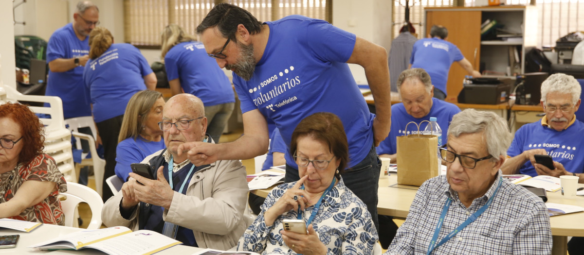 Taller del Día del Voluntariado Telefónica en Valencia