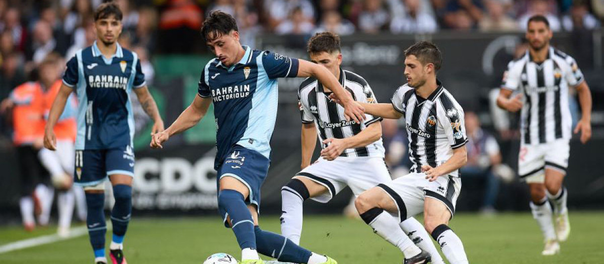Vilarrasa caracolea en el partido del Córdoba en Castalia