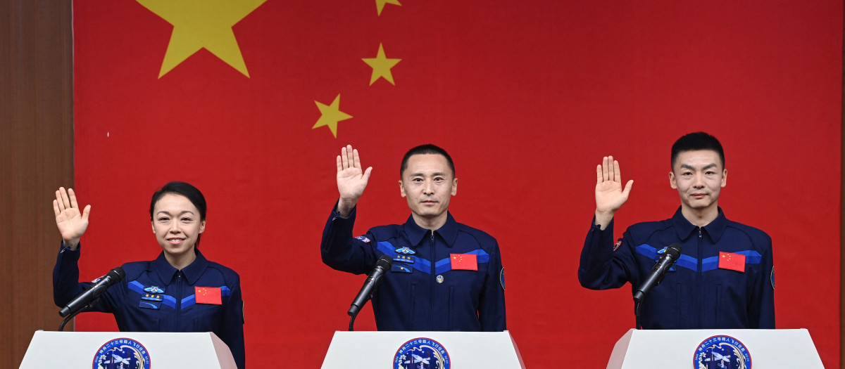 Los astronautas de la misión espacial china Shenzhou-23