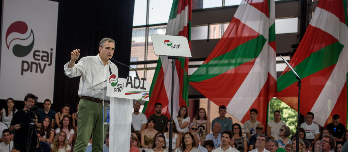 El presidente del PNV, Aitor Esteban, en el acto en el que amenazó el Gobierno de Pedro Sánchez