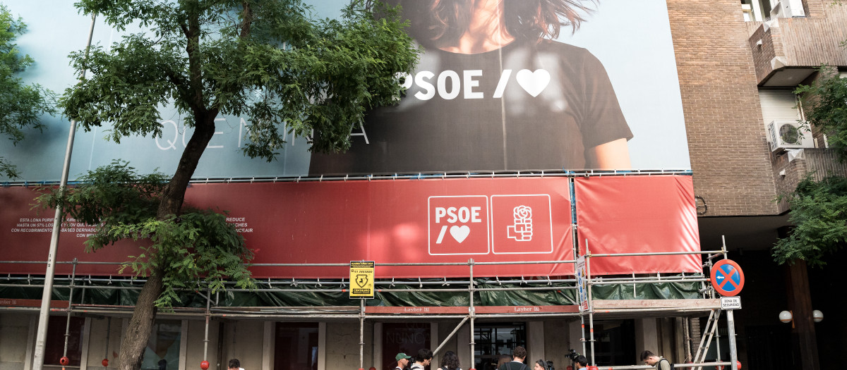 La UCO registra la sede nacional del PSOE en Ferraz en una investigación por presunta financiación ilegal