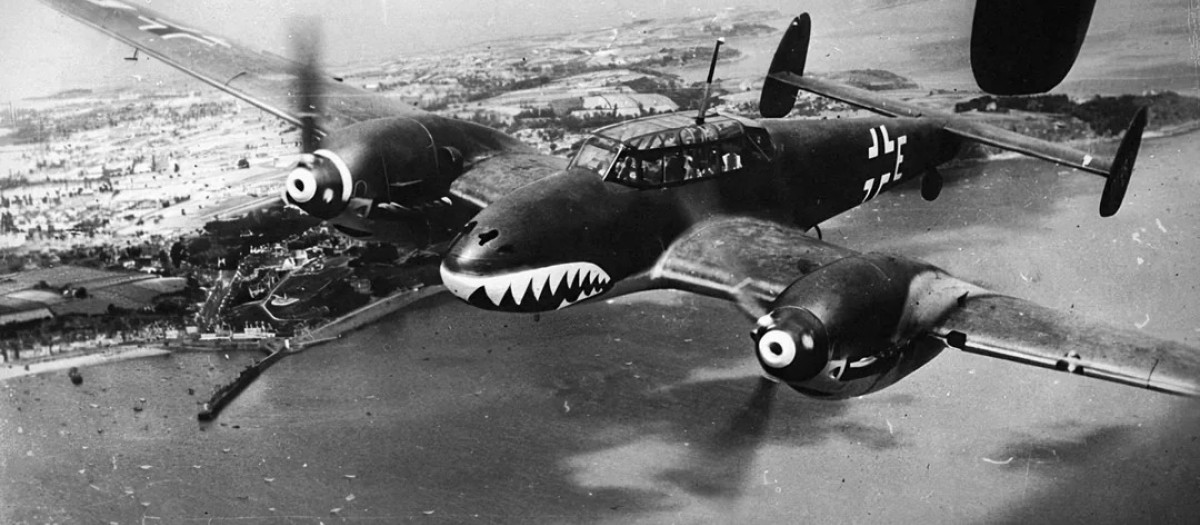 El Messerschmitt BF 110, volando sobre el Canal de la Mancha en agosto de 1940