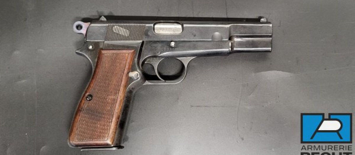 La pistola fue desarrollada en los años 30 y adoptada por el Ejército belga en 1935, de ahí su denominación GP-35
