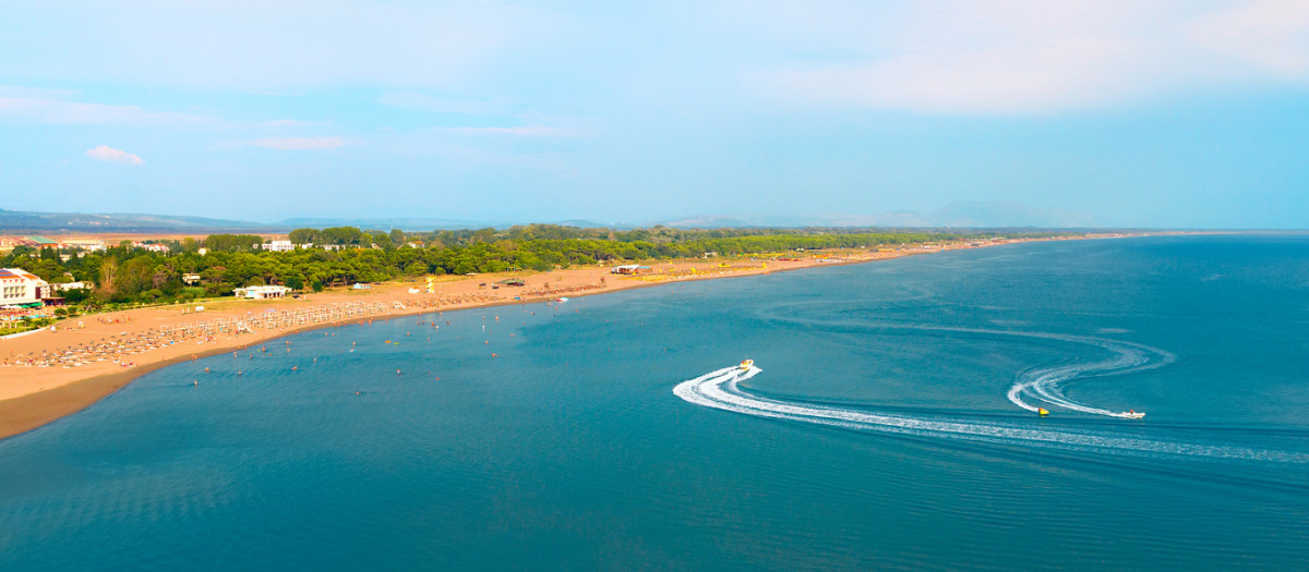 Velika Plaza, la playa más larga del Adriático, con unos 13 km de largo