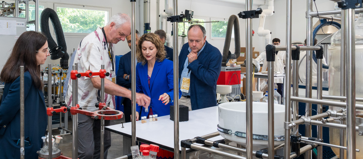 Imagen de la visita a las instalaciones de AIMPLAS