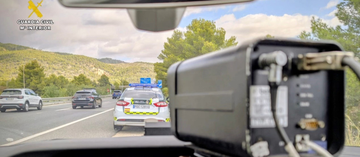 Control de tráfico de la Guardia Civil en Mallorca.

REMITIDA / HANDOUT por GUARDIA CIVIL
Fotografía remitida a medios de comunicación exclusivamente para ilustrar la noticia a la que hace referencia la imagen, y citando la procedencia de la imagen en la firma
01/1/1970
