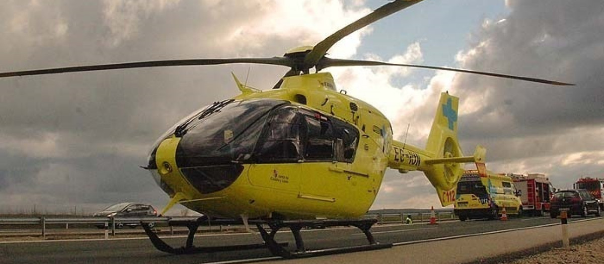 Un helicóptero medicalizado de Sacyl, en una imagen de archivo