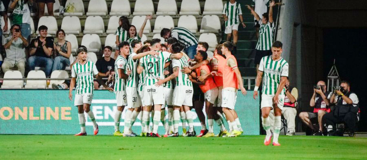 La celebración del último gol del Córdoba en la liga, en el fin de un ciclo cordobesista