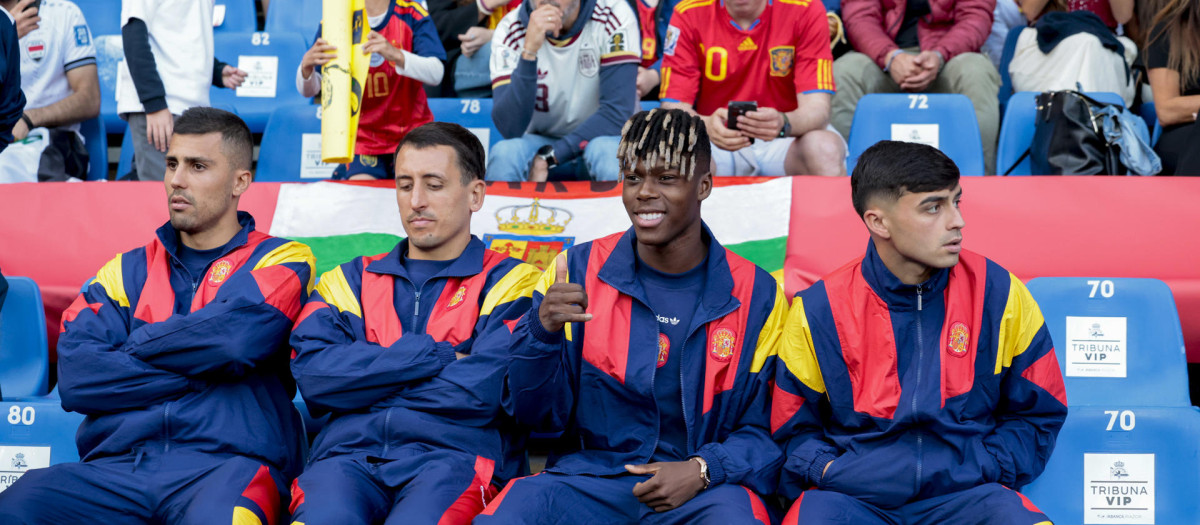 Los jugadores de la selección española de fútbol antes de comenzar el amistoso ante Irak