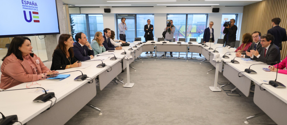 Imagen de una de las reuniones de trabajo mantenidas por Pérez Llorca en Bruselas