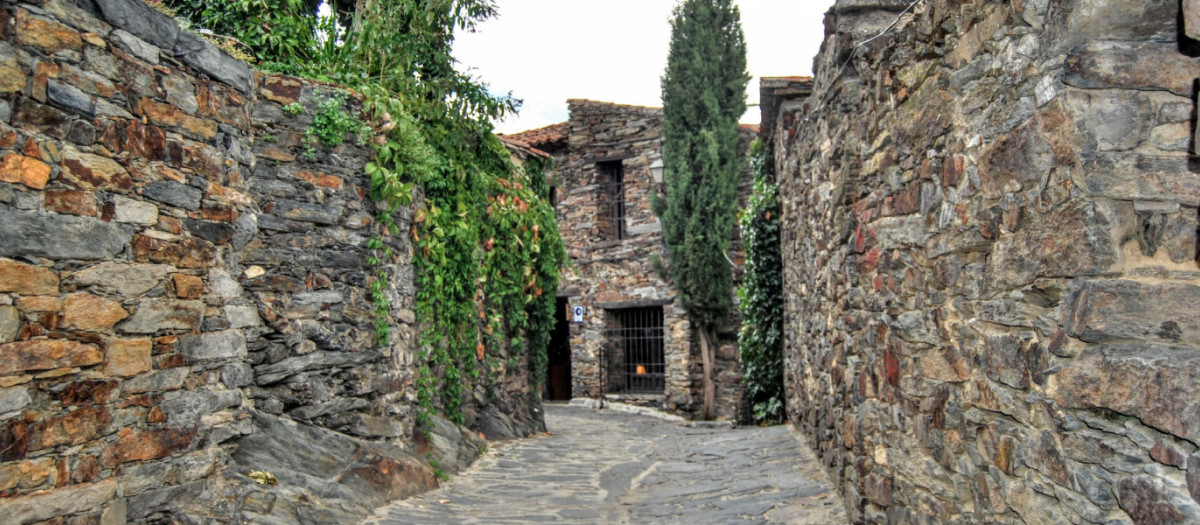 El pueblo de Madrid declarado Conjunto Histórico y que es un ejemplo único de arquitectura negra