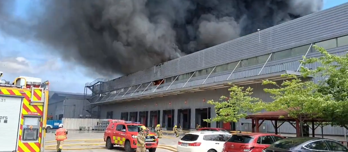 Hasta 17 unidades de bomberos han participado en la extinción