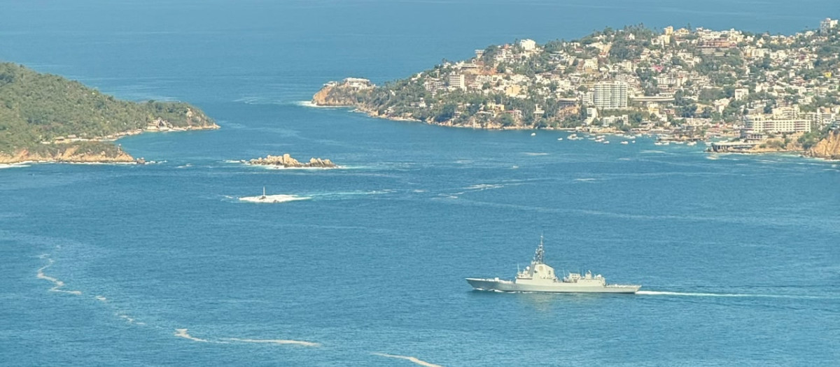La fragata F-101 Álvaro de Bazán hizo escala en Acapulco durante su despliegue por el Pacífico