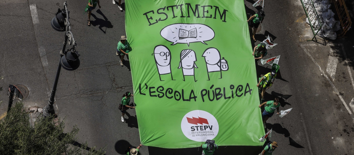Imagen de archivo de una manifestación durante la huelga educativa en la Comunidad Valenciana
