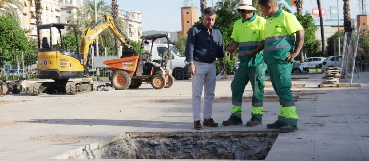El concejal Ruiz Madruga en la Plaza Matías Prats