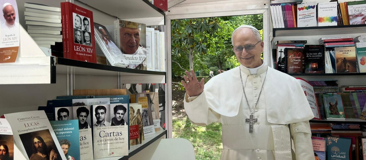 La visita del Papa León XIV, que coincide con la 84º edición de la Feria del Libro de Madrid, dispara la venta de libros religiosos