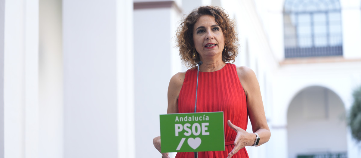 La secretaria general del PSOE de Andalucía, María Jesús Montero, este lunes en el Parlamento autonómico